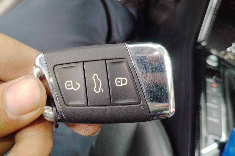 Used Volkswagen Passat 2019 330TSI Luxury Edition China VI Standard Vehicle Key