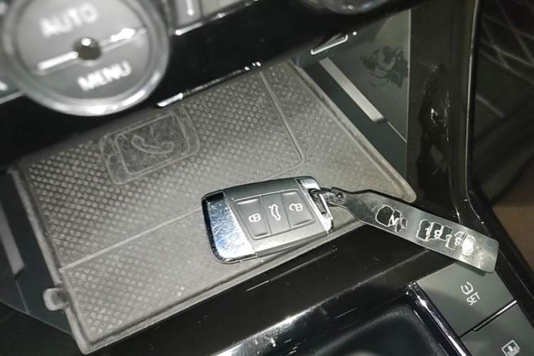 Used Volkswagen Passat 2019 330TSI Prestige Edition China VI Standard Vehicle Key