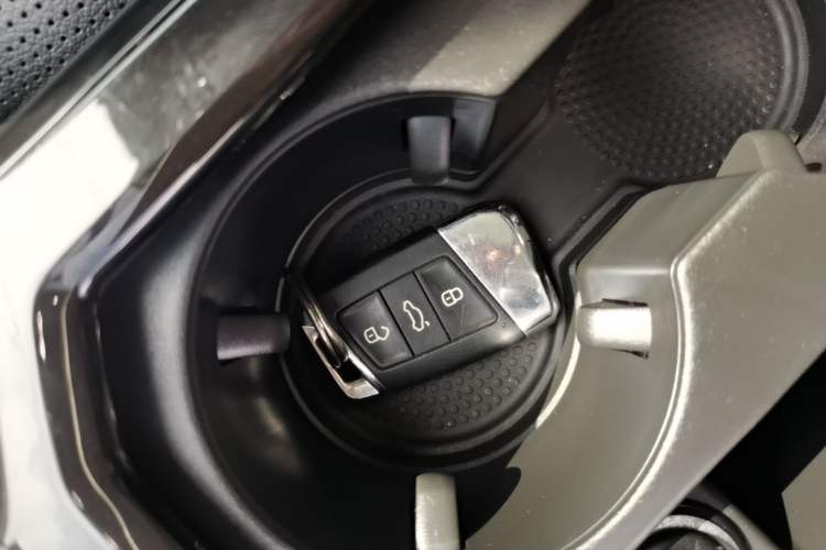 Used Volkswagen Passat 2019 380TSI Luxury Edition China VI Standard Vehicle Key
