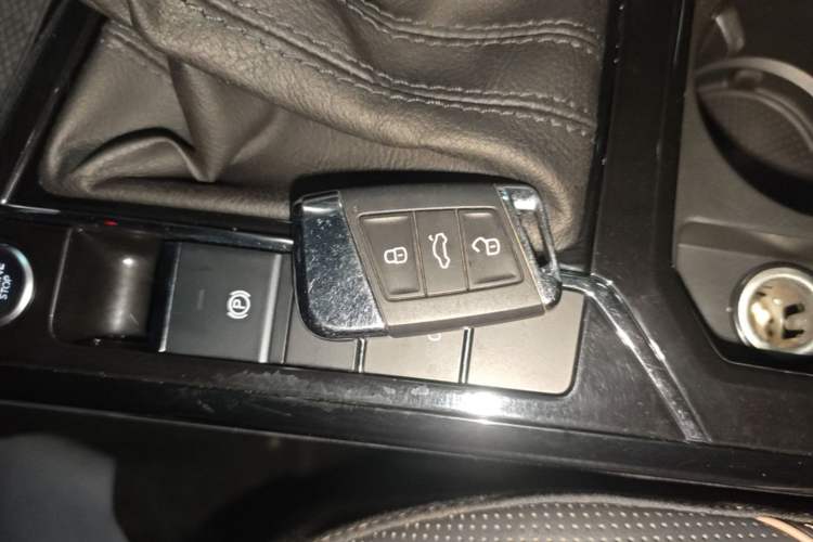 Used Volkswagen Passat 2019 330TSI Luxury Edition China VI Standard Vehicle Key