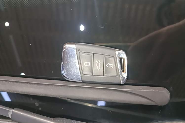 Used Volkswagen Passat 2019 330TSI Luxury Edition China V Standard Vehicle Key