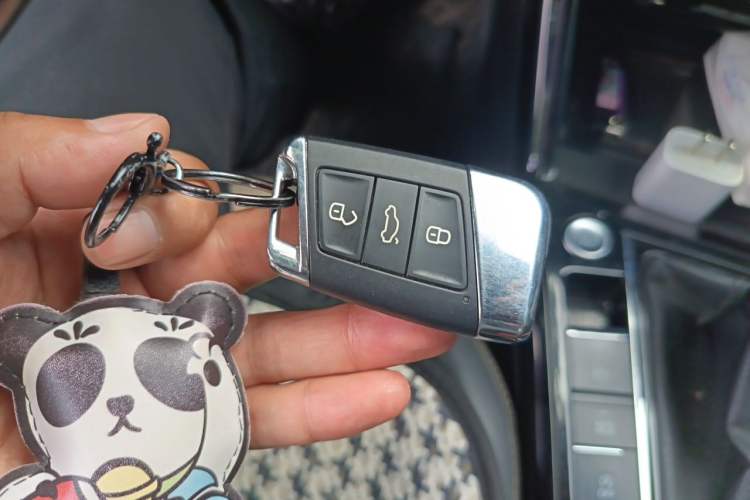 Used Volkswagen Passat 2019 330TSI Elite Edition China VI Vehicle Key