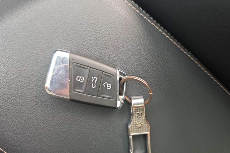 Used Volkswagen Passat 2019 330TSI Elite Edition China VI Vehicle Key