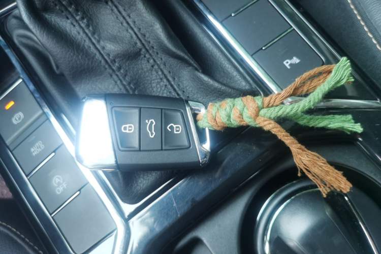 Used Volkswagen Passat 2019 330TSI Elite Edition China VI Vehicle Key