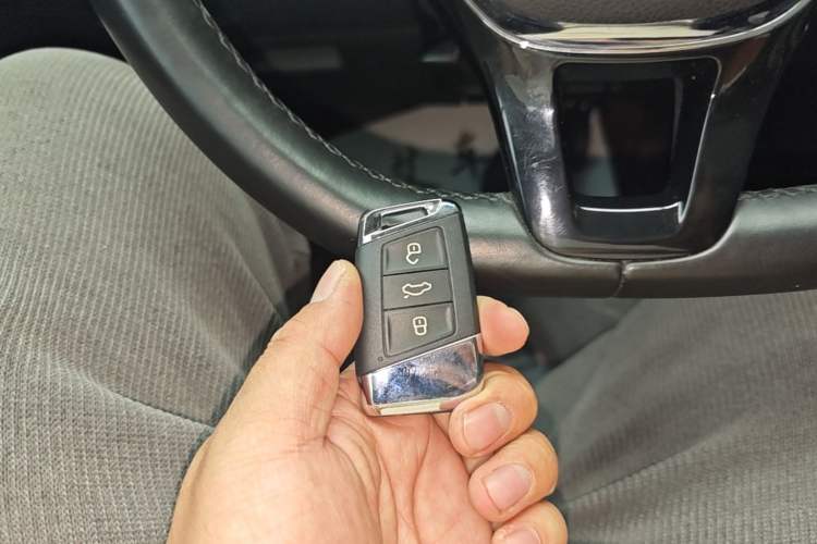 Used Volkswagen Passat 2019 330TSI Elite Edition China VI Vehicle Key