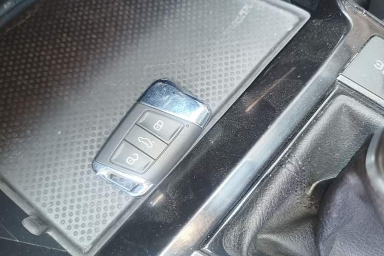 Used Volkswagen Passat 2019 330TSI Luxury Edition China VI Standard Vehicle Key