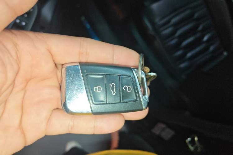Used Volkswagen Passat 2019 330TSI Elite Edition China VI Vehicle Key