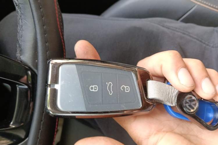 Used Volkswagen Passat 2019 330TSI Elite Edition China VI Vehicle Key