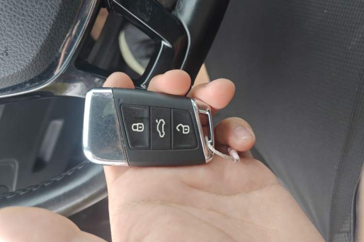Used Volkswagen Passat 2019 330TSI Elite Edition China VI Vehicle Key