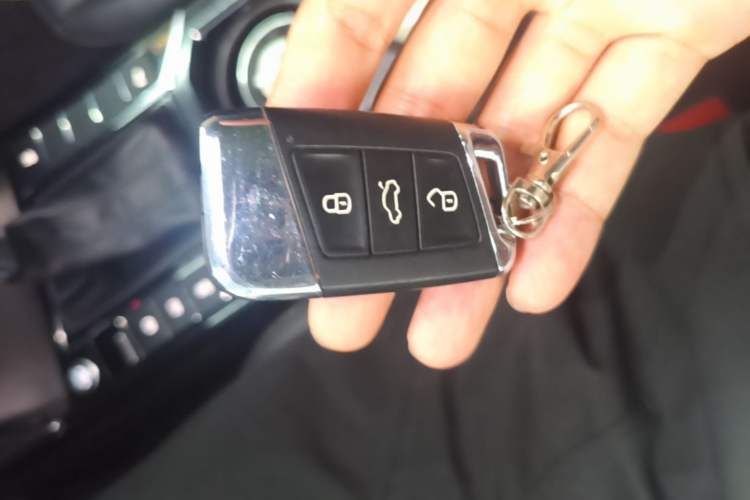 Used Volkswagen Passat 2019 330TSI Elite Edition China VI Vehicle Key