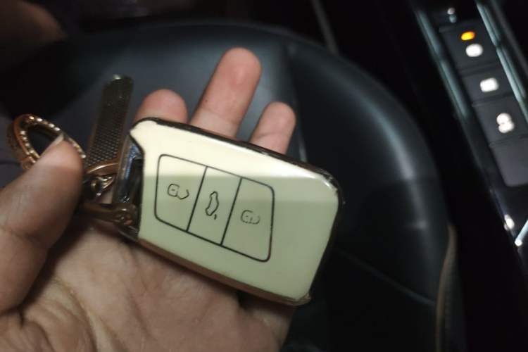 Used Volkswagen Passat 2019 330TSI Elite Edition China VI Vehicle Key