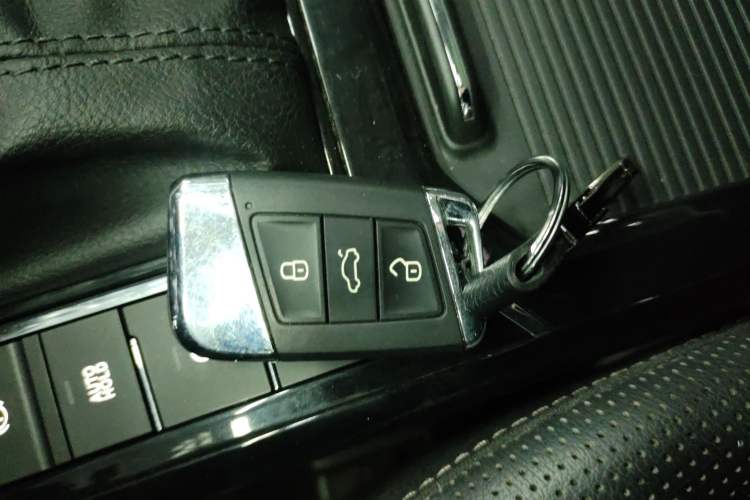 Used Volkswagen Passat 2019 330TSI Luxury Edition China VI Standard Vehicle Key