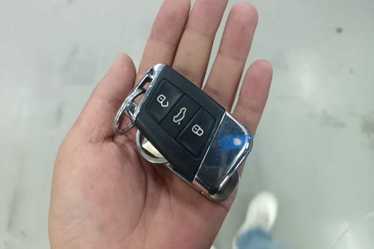 Used Volkswagen Passat 2019 330TSI Elite Edition China VI Vehicle Key