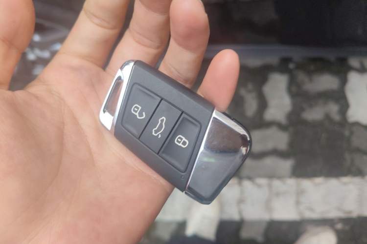Used Volkswagen Passat 2019 330TSI Elite Edition China VI Vehicle Key