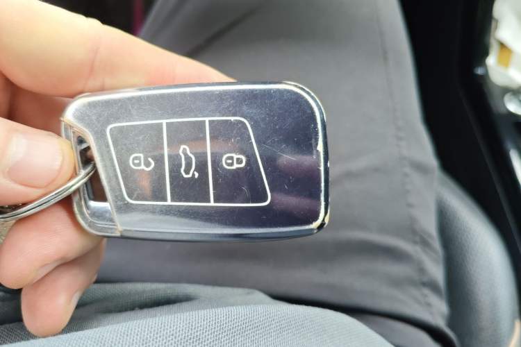 Used Volkswagen Passat 2019 330TSI Luxury Edition China VI Standard Vehicle Key
