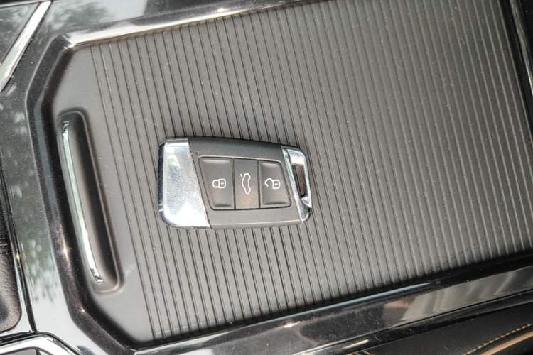 Used Volkswagen Passat 2019 330TSI Elite Edition China VI Vehicle Key