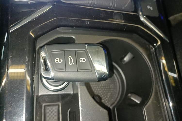Used Volkswagen Passat 2019 330TSI Luxury Edition China VI Standard Vehicle Key