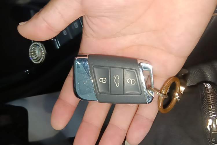Used Volkswagen Passat 2019 280TSI Elite Edition China VI Standard Vehicle Key