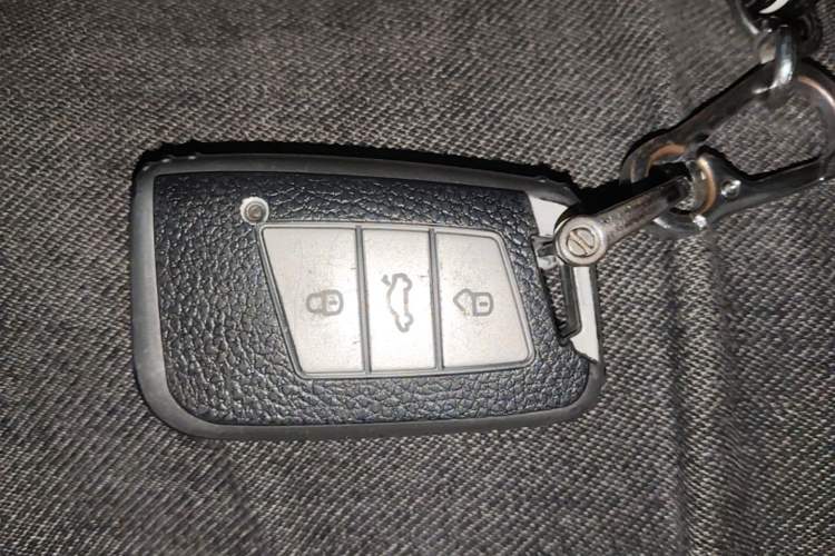 Used Volkswagen Passat 2019 330TSI Elite Edition China VI Vehicle Key
