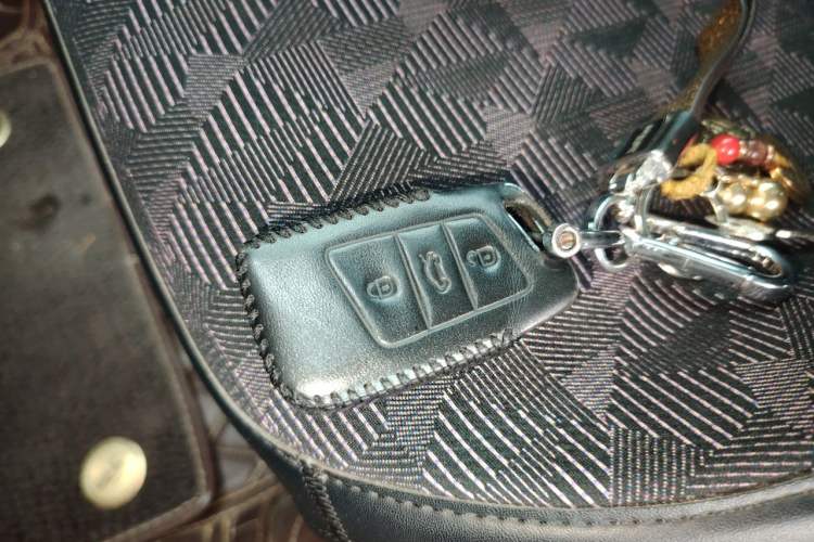 Used Volkswagen Passat 2019 330TSI Elite Edition China VI Vehicle Key
