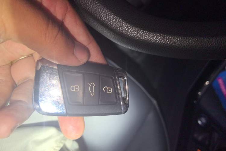 Used Volkswagen Passat 2019 280TSI Business Edition China VI Vehicle Key