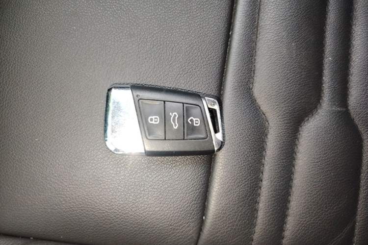 Used Volkswagen Passat 2019 330TSI Elite Edition China VI Vehicle Key