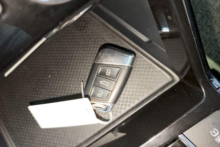 Used Volkswagen Passat 2019 330TSI Luxury Edition China VI Standard Vehicle Key