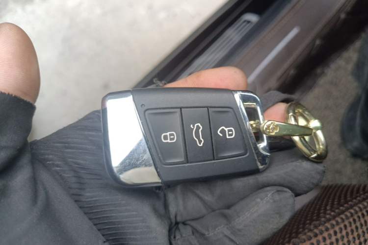 Used Volkswagen Passat 2019 330TSI Elite Edition China VI Vehicle Key