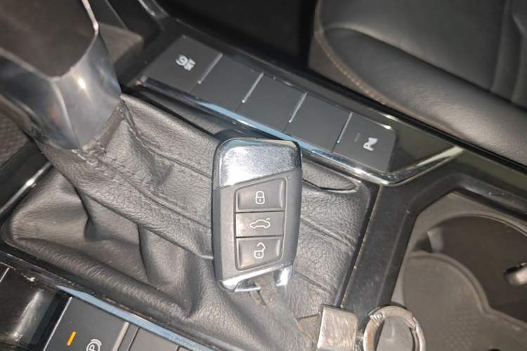 Used Volkswagen Passat 2019 330TSI Elite Edition China VI Vehicle Key