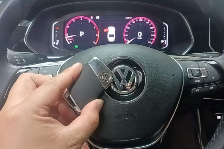 Used Volkswagen Passat 2019 330TSI Luxury Edition China VI Standard Vehicle Key