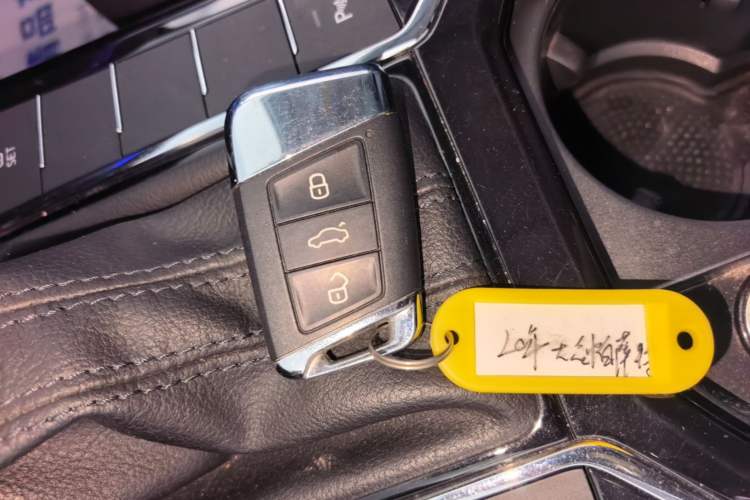 Used Volkswagen Passat 2019 330TSI Luxury Edition China VI Standard Vehicle Key