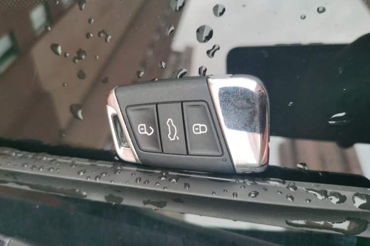 Used Volkswagen Passat 2019 330TSI Luxury Edition China VI Standard Vehicle Key