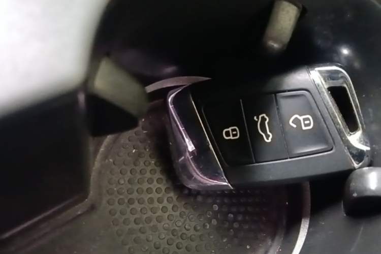 Used Volkswagen Passat 2019 330TSI Luxury Edition China VI Standard Vehicle Key