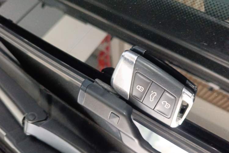 Used Volkswagen Passat 2019 330TSI Luxury Edition China VI Standard Vehicle Key