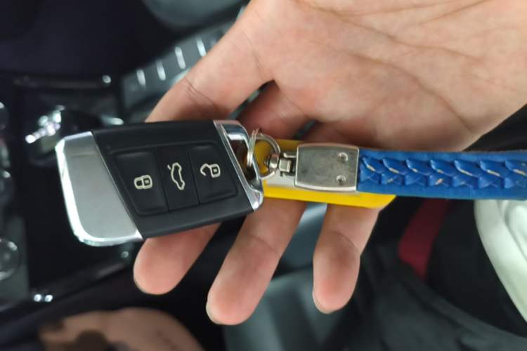 Used Volkswagen Passat 2019 330TSI Elite Edition China VI Vehicle Key