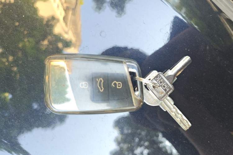Used Volkswagen Passat 2019 330TSI Elite Edition China VI Vehicle Key