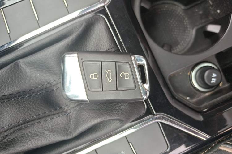 Used Volkswagen Passat 2019 330TSI Elite Edition China VI Vehicle Key