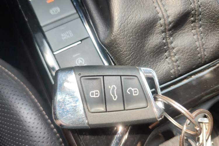 Used Volkswagen Passat 2019 330TSI Luxury Edition China VI Standard Vehicle Key