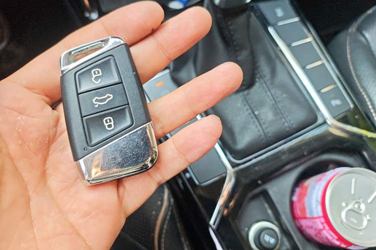 Used Volkswagen Passat 2019 330TSI Luxury Edition China VI Standard Vehicle Key