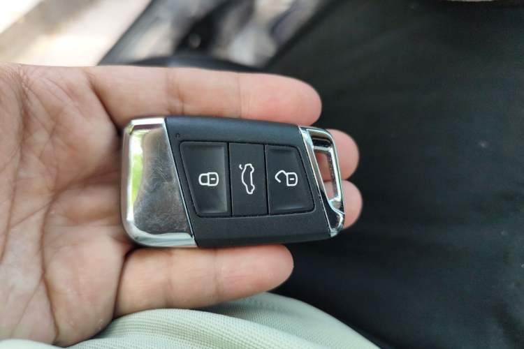 Used Volkswagen Passat 2019 280TSI Business Edition China VI Vehicle Key