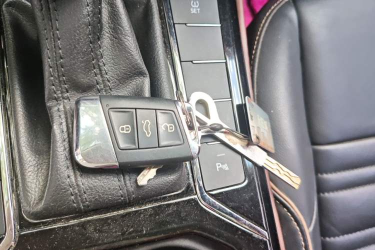 Used Volkswagen Passat 2019 330TSI Elite Edition China VI Vehicle Key