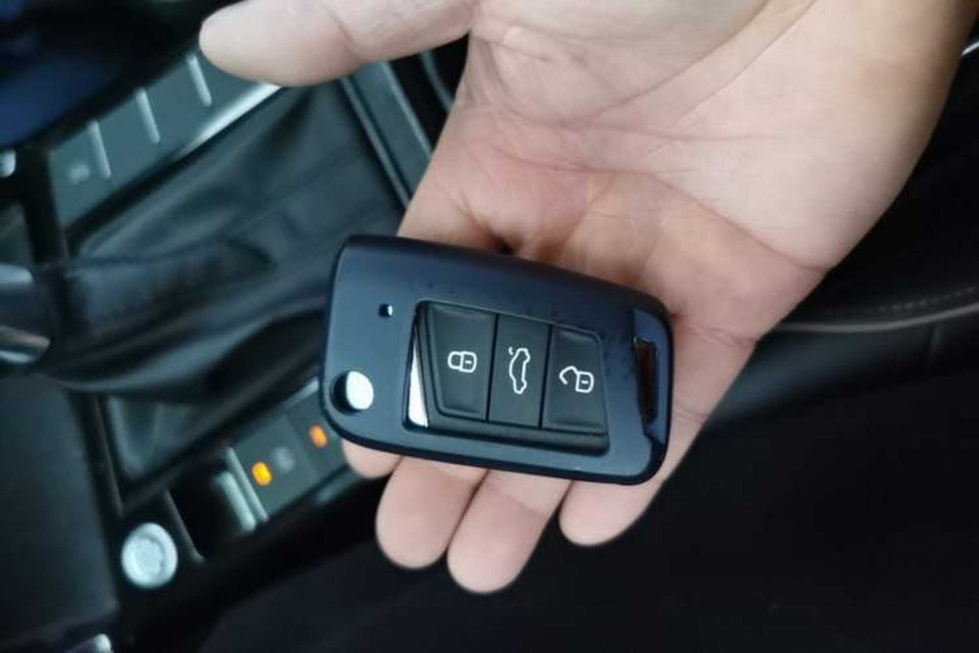 Used Volkswagen Passat 2019 330TSI Elite Edition China VI Vehicle Key