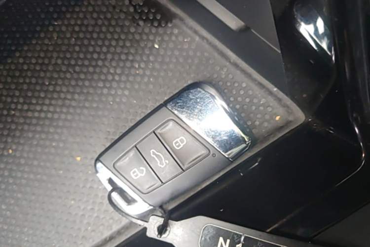 Used Volkswagen Passat 2019 330TSI Elite Edition China VI Vehicle Key