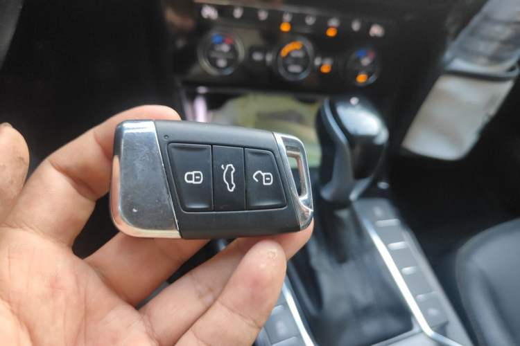 Used Volkswagen Passat 2019 330TSI Luxury Edition China VI Standard Vehicle Key