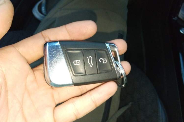 Used Volkswagen Passat 2019 330TSI Luxury Edition China VI Standard Vehicle Key
