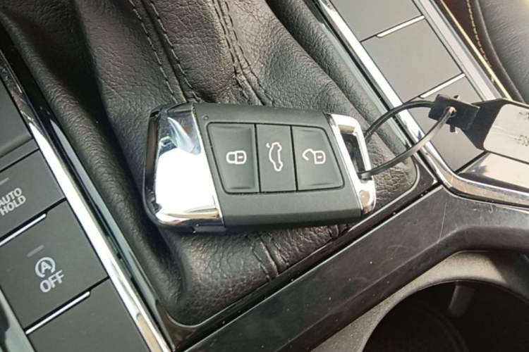 Used Volkswagen Passat 2019 330TSI Elite Edition China VI Vehicle Key