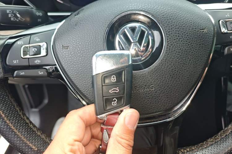 Used Volkswagen Passat 2019 330TSI Luxury Edition China VI Standard Vehicle Key