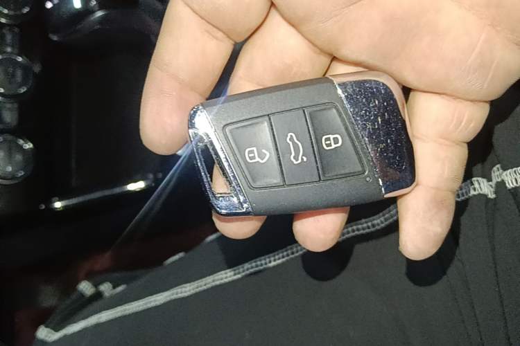 Used Volkswagen Passat 2019 330TSI Luxury Edition China VI Standard Vehicle Key