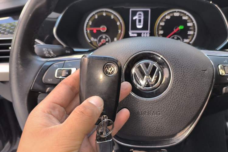 Used Volkswagen Passat 2019 280TSI Elite Edition China VI Standard Vehicle Key