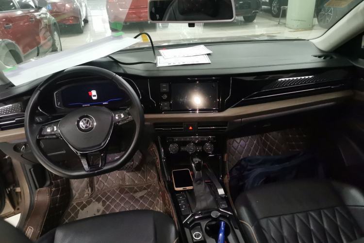 Used Volkswagen Passat 2019 330TSI Luxury Edition China V Standard Center Console